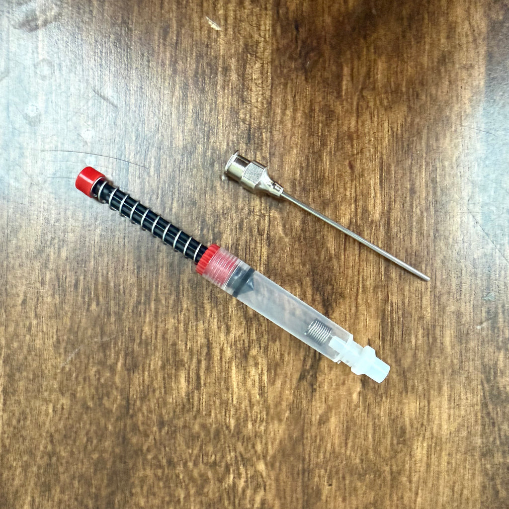 Spring-loaded fountain pen ink converter and filling syringe with blunt tip