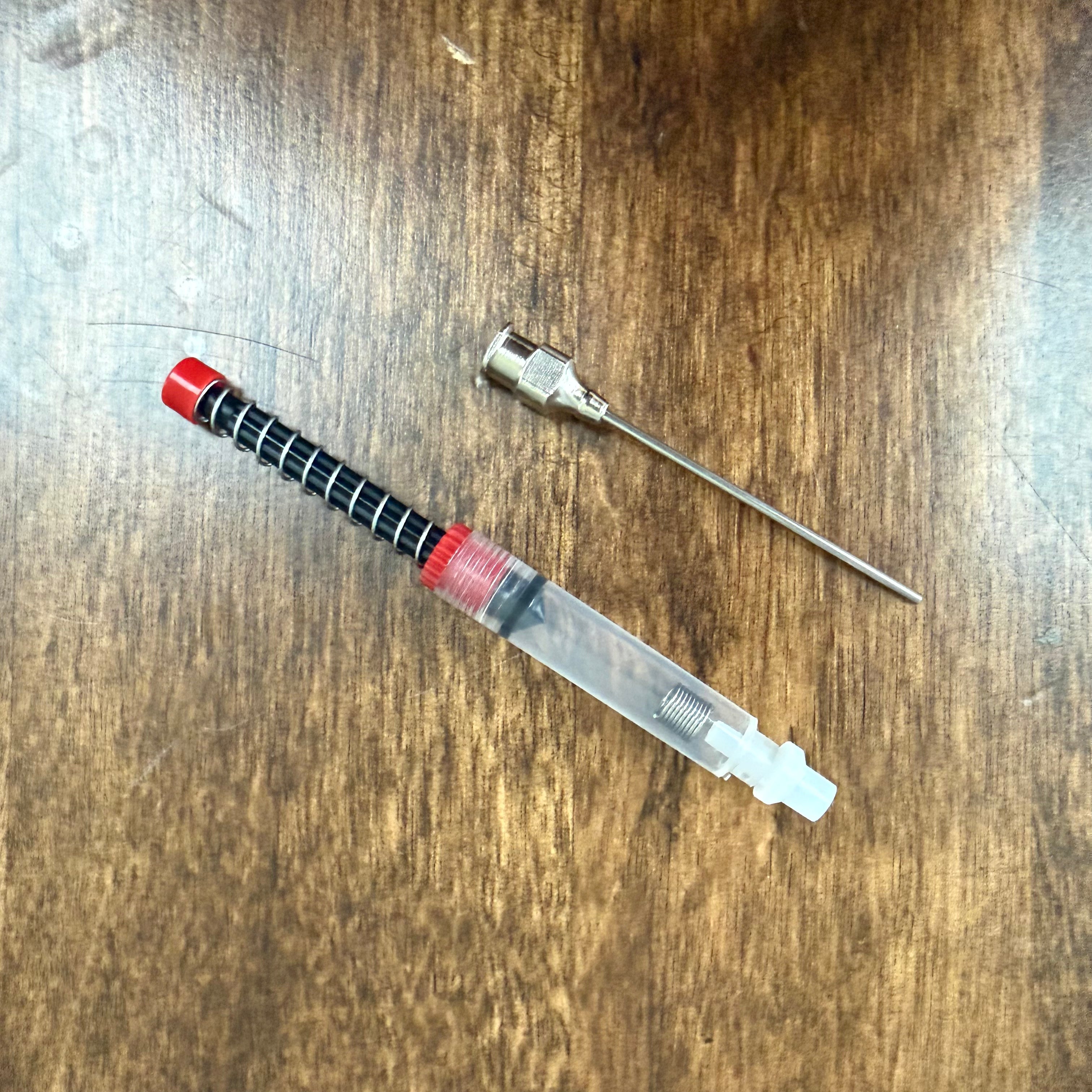 Spring-loaded fountain pen ink converter and filling syringe with blunt tip