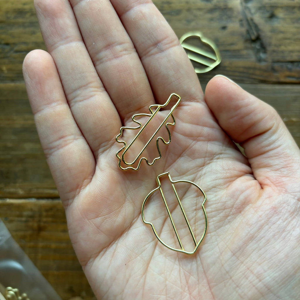 The Creeping Moon oak leaf and acorn paper clips, additional product view