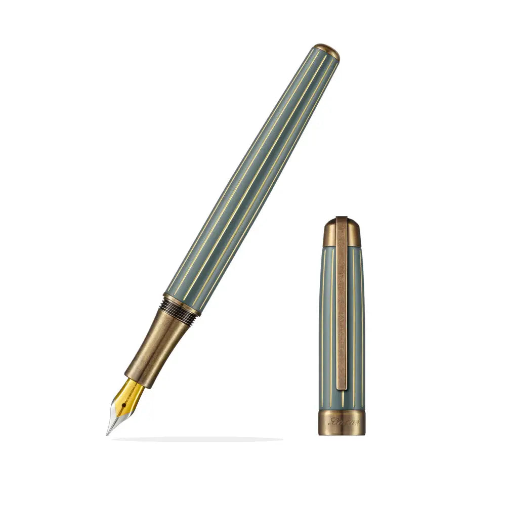Detail of the Laban Antique II green fountain pen