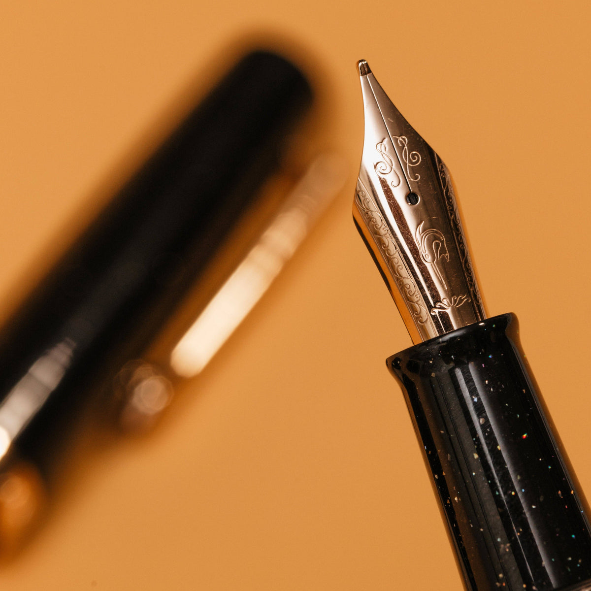 Engraved Nahvalur nib on the sparkling black Lovina Graphite grip section