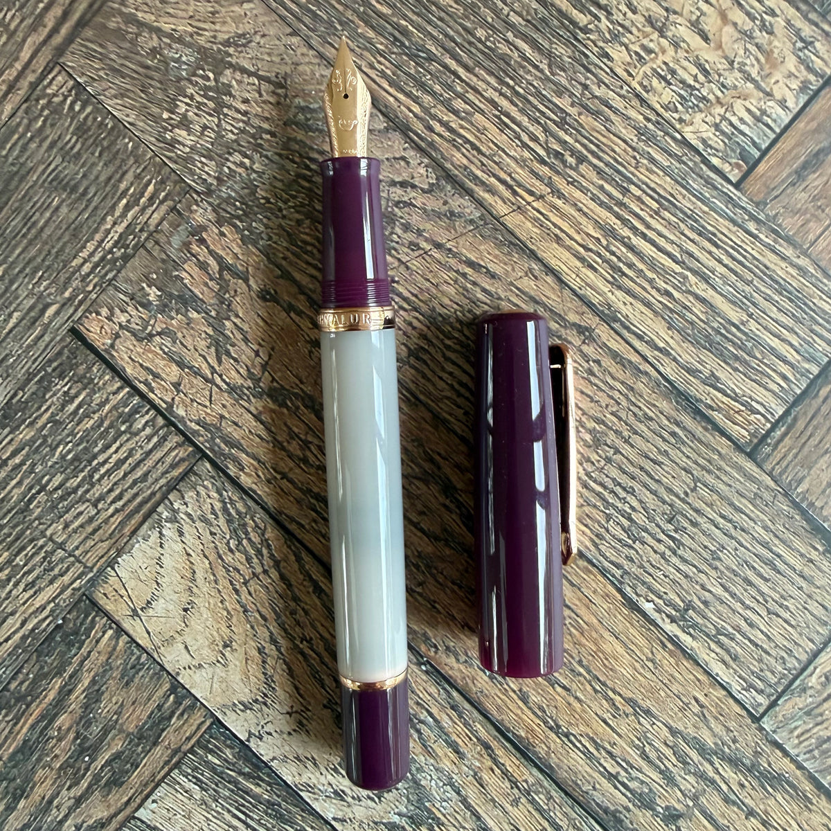 Nahvalur Original Violet Ash fountain pen with its cap beside the gray barrel, showing violet accents and rose gold clip