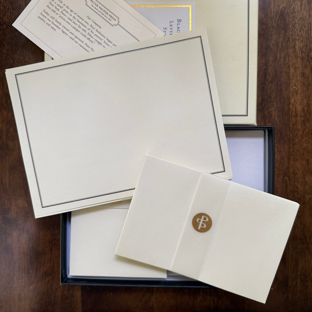 Alternate view of the Peter Pauper Press Black & Cream Stationery Set