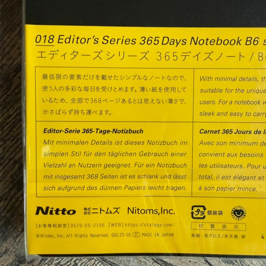 Close-up of the STALOGY 365Days Notebook band describing its 368 thin pages in Japanese, English, German and French