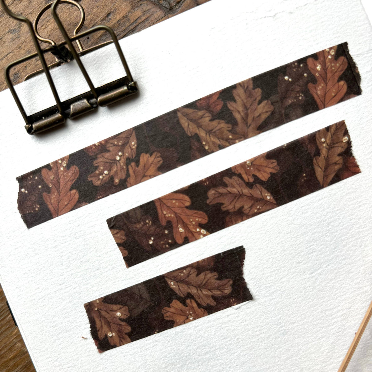 The Creeping Moon Autumn Oak Leaves washi tape showing a repeating fallen leaf pattern